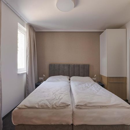 Hotel Taxis Bratislava - New Rooms Esterno foto