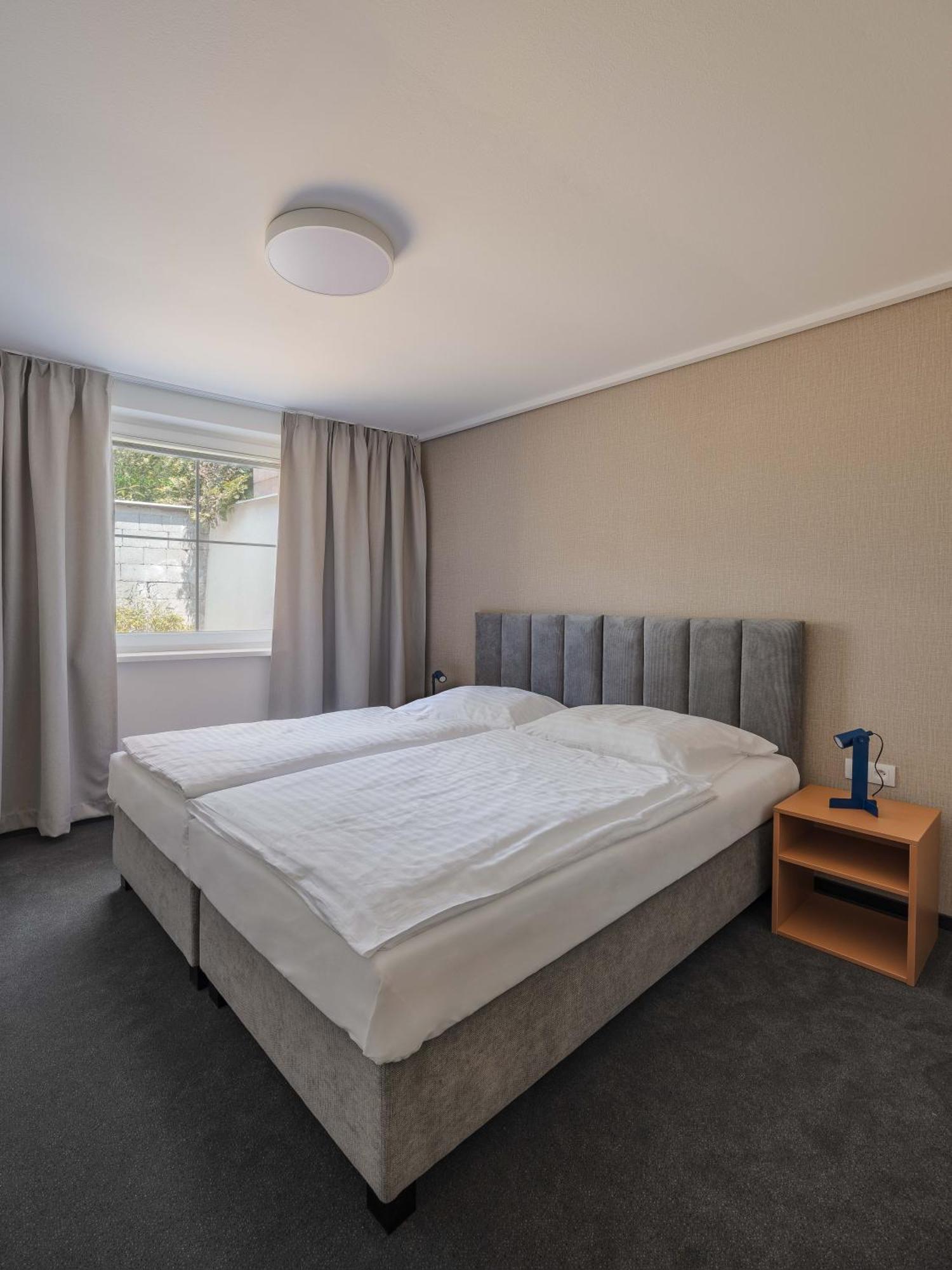 Hotel Taxis Bratislava - New Rooms Esterno foto