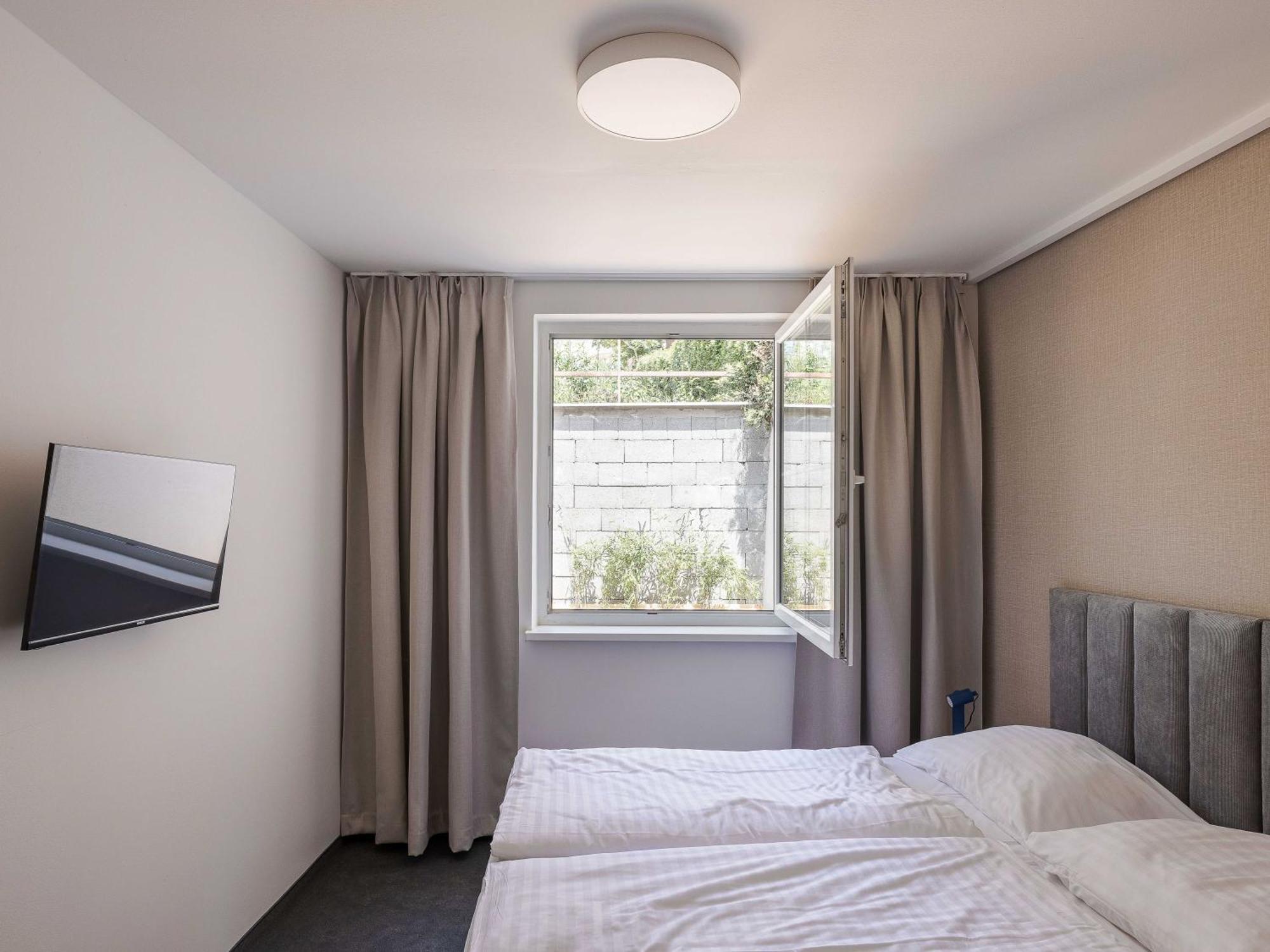 Hotel Taxis Bratislava - New Rooms Esterno foto